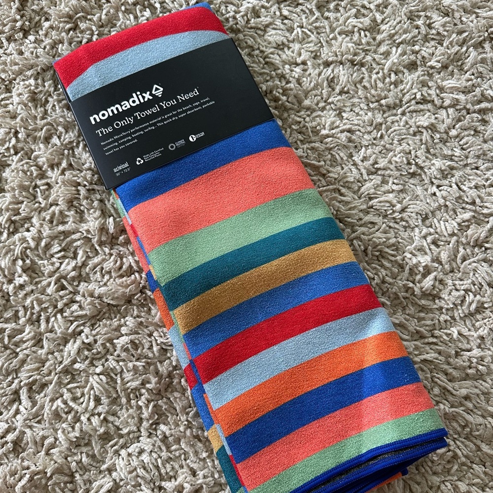 🌊🌊 Nomadix Vibrant Stripes Towel